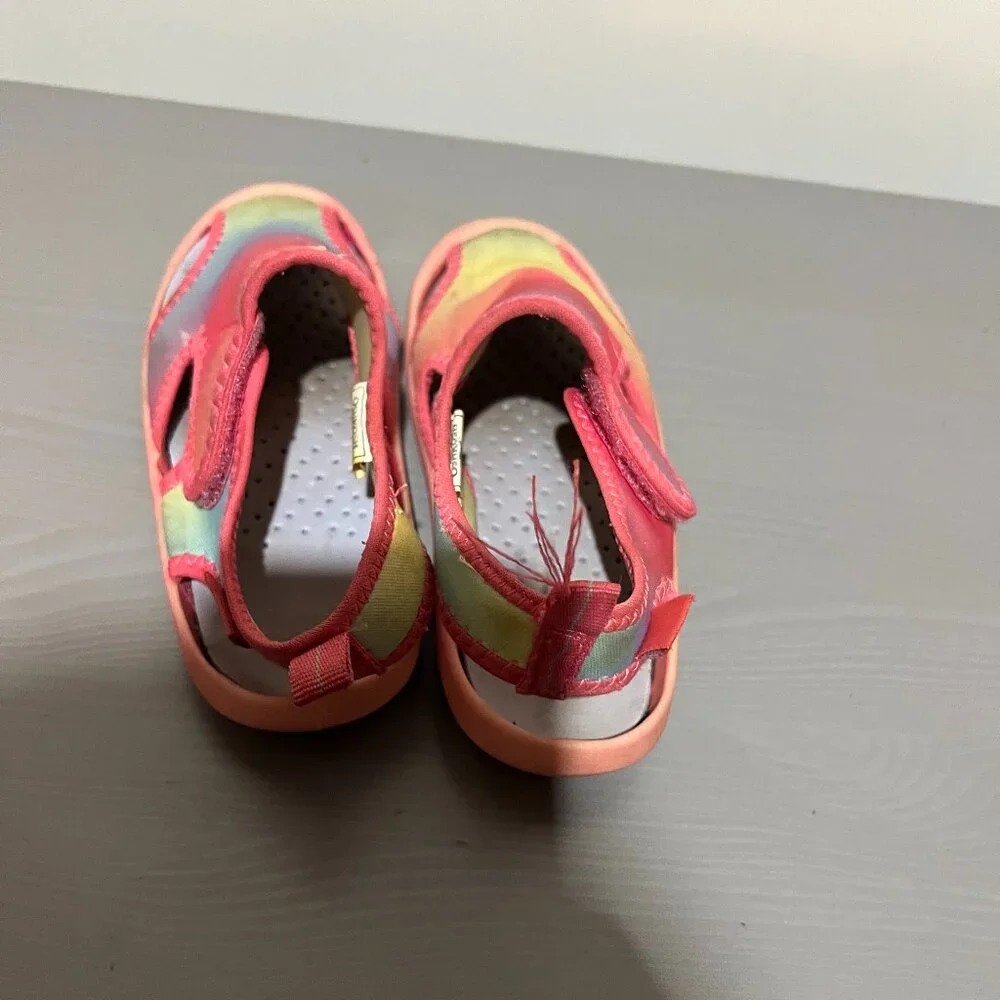 OshKosh Water Shoes - Size 11 - Pink